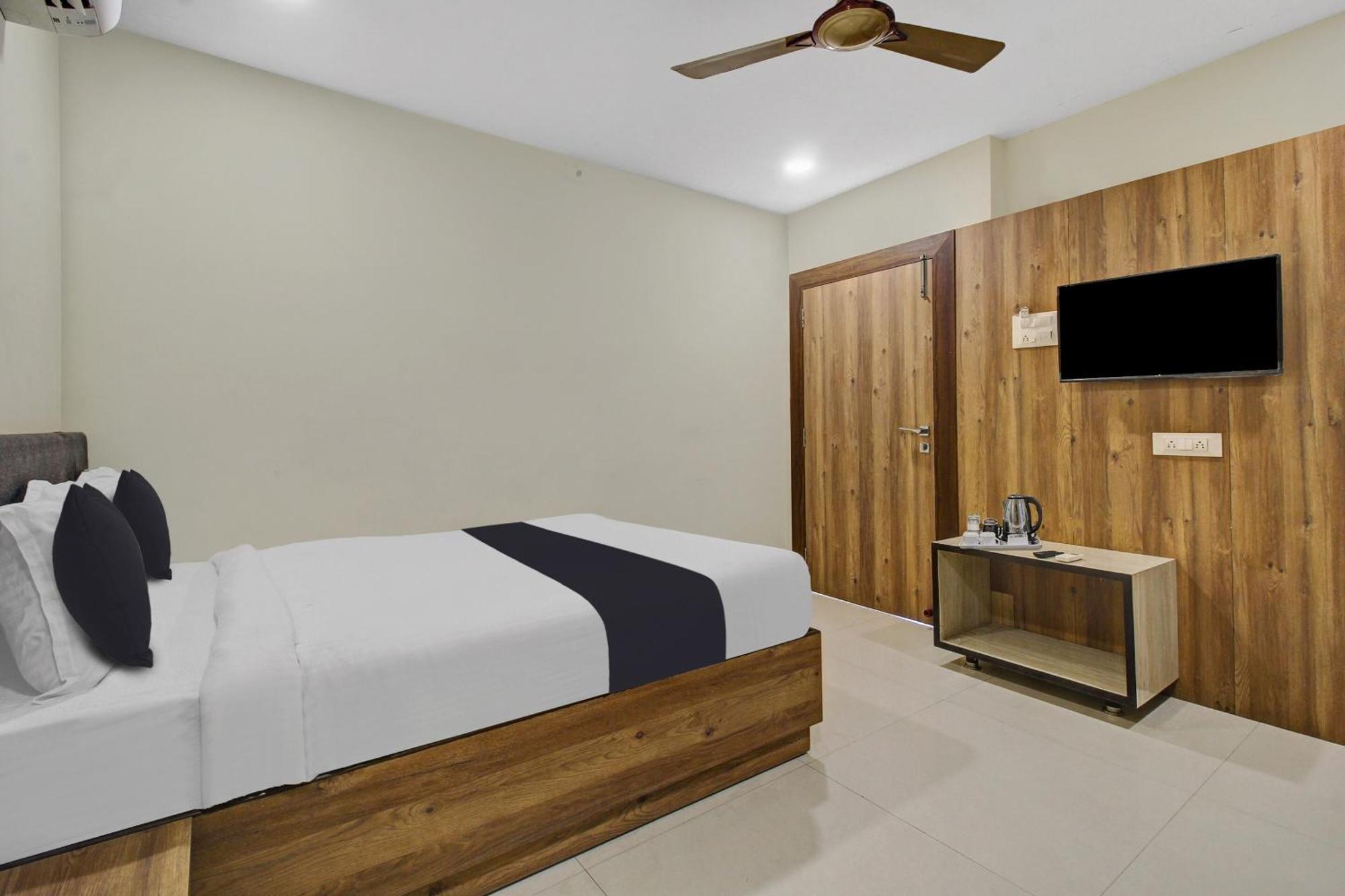 Collection O Hotel Swagath Pride Mancherāl Zewnętrze zdjęcie